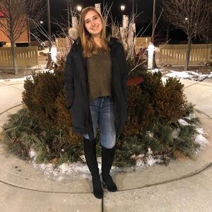 Meet your Posher, Carly